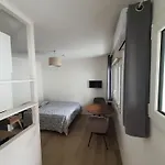 Au Calme Espace Exterieur Parking Gratuit Dans La Rue Appartement